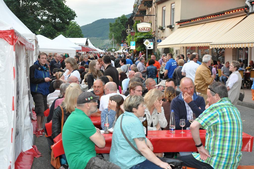 Hotel Gasthof Schuster Und Gaestehaus ฮูเดสไฮม์ แอม ไฮน์ ภายนอก รูปภาพ