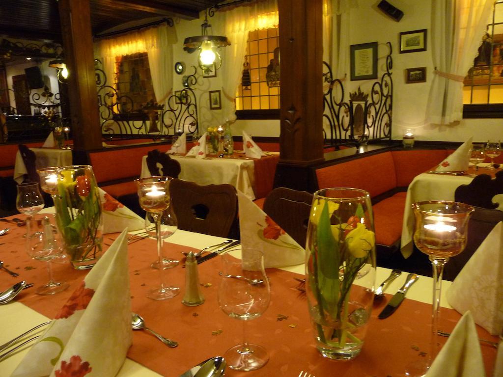 Hotel Gasthof Schuster Und Gaestehaus ฮูเดสไฮม์ แอม ไฮน์ ภายนอก รูปภาพ