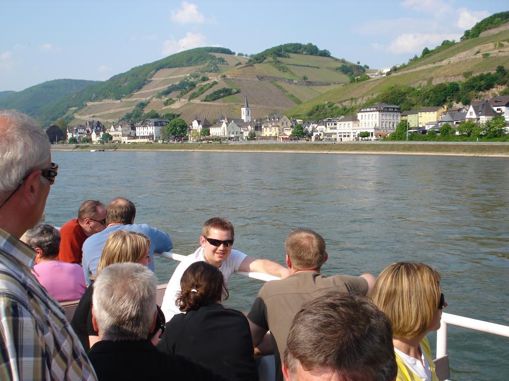 Hotel Gasthof Schuster Und Gaestehaus ฮูเดสไฮม์ แอม ไฮน์ ภายนอก รูปภาพ