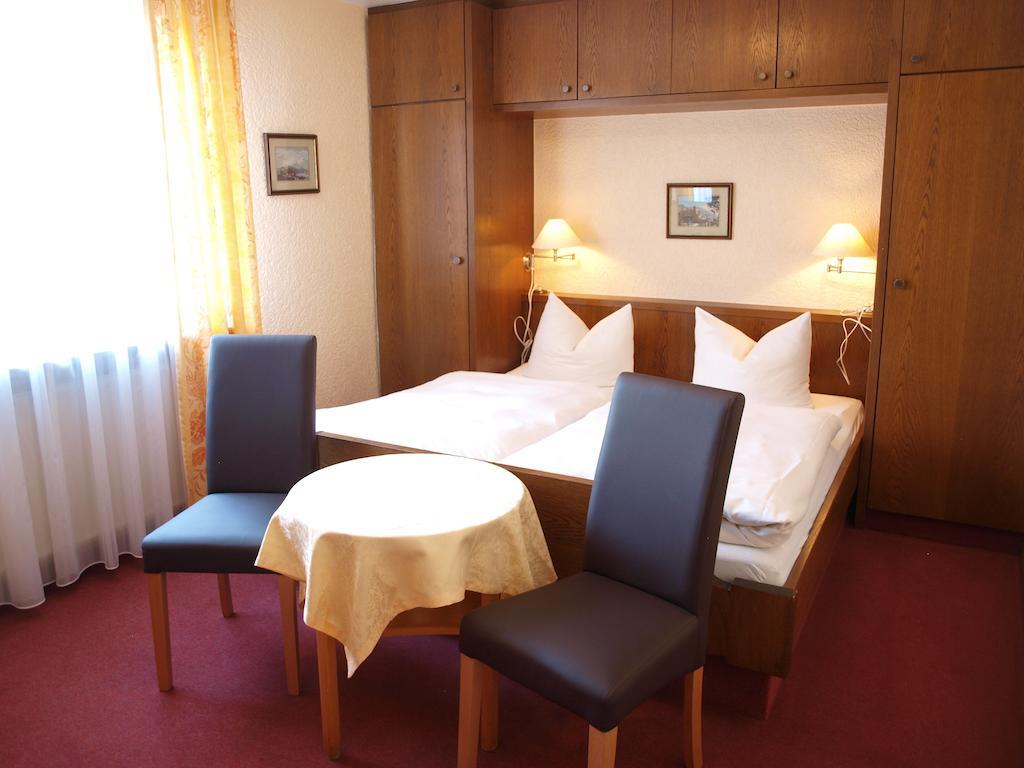Hotel Gasthof Schuster Und Gaestehaus ฮูเดสไฮม์ แอม ไฮน์ ห้อง รูปภาพ